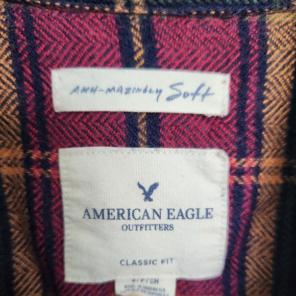 American Eagle women's pink & navy plaid flannel shirt, size small - Picture 5 of 7